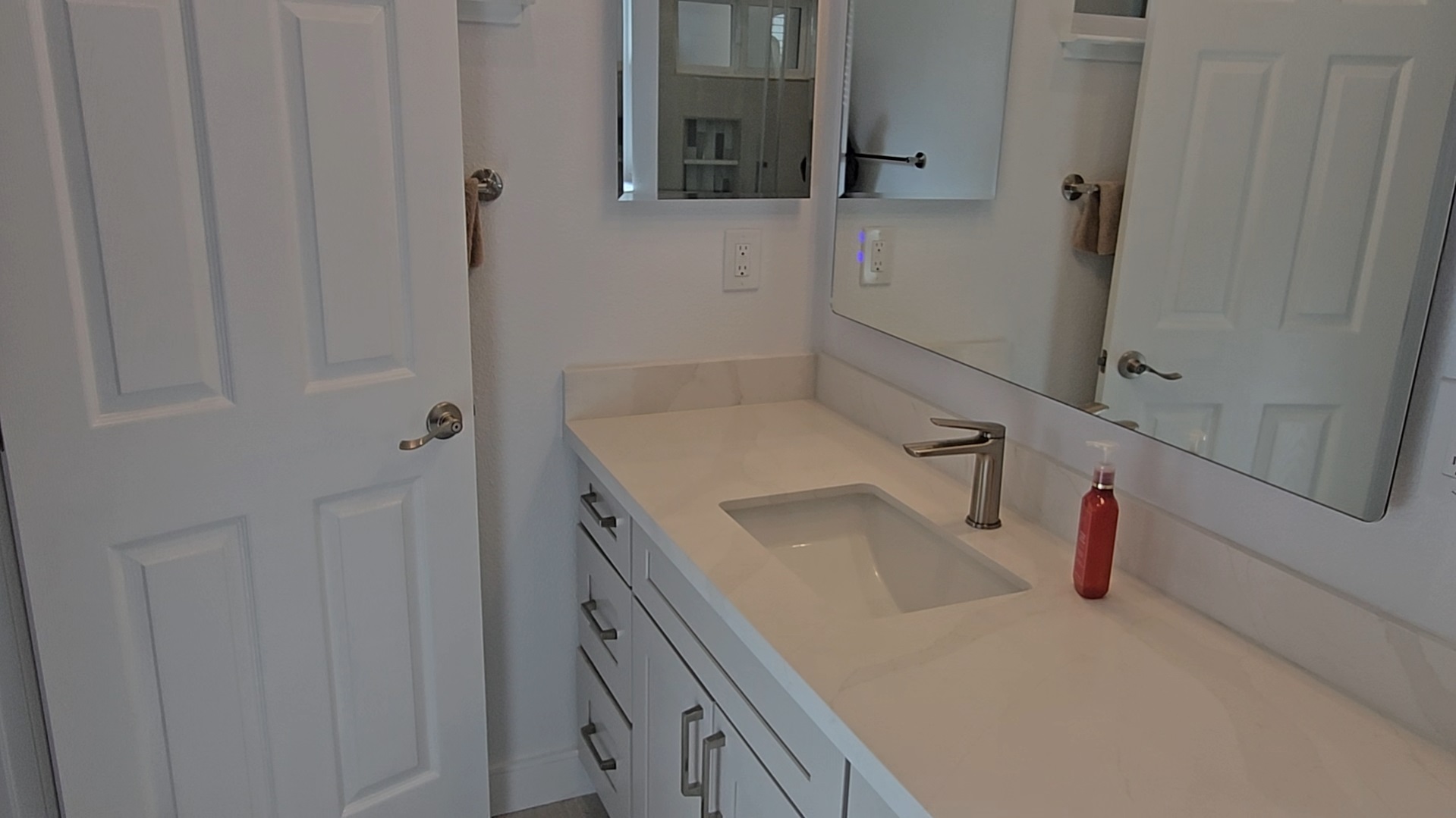 Modern Bathroom Vanity with Single Sink and Mirror
