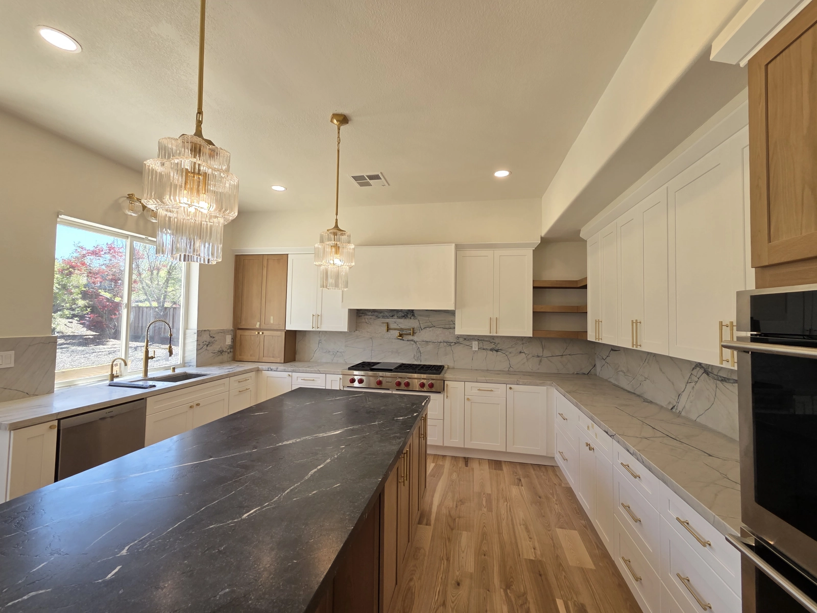 9Builders: Stunning Kitchen Remodel with Elegant Marble Countertops