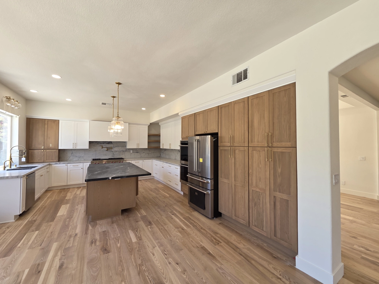 9Builders: Modern Kitchen Design with Custom Cabinets and Luxury Finishes