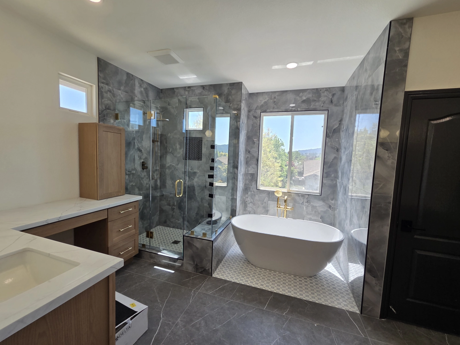 9Builders: Contemporary Bedroom Design with Plenty of Natural Light