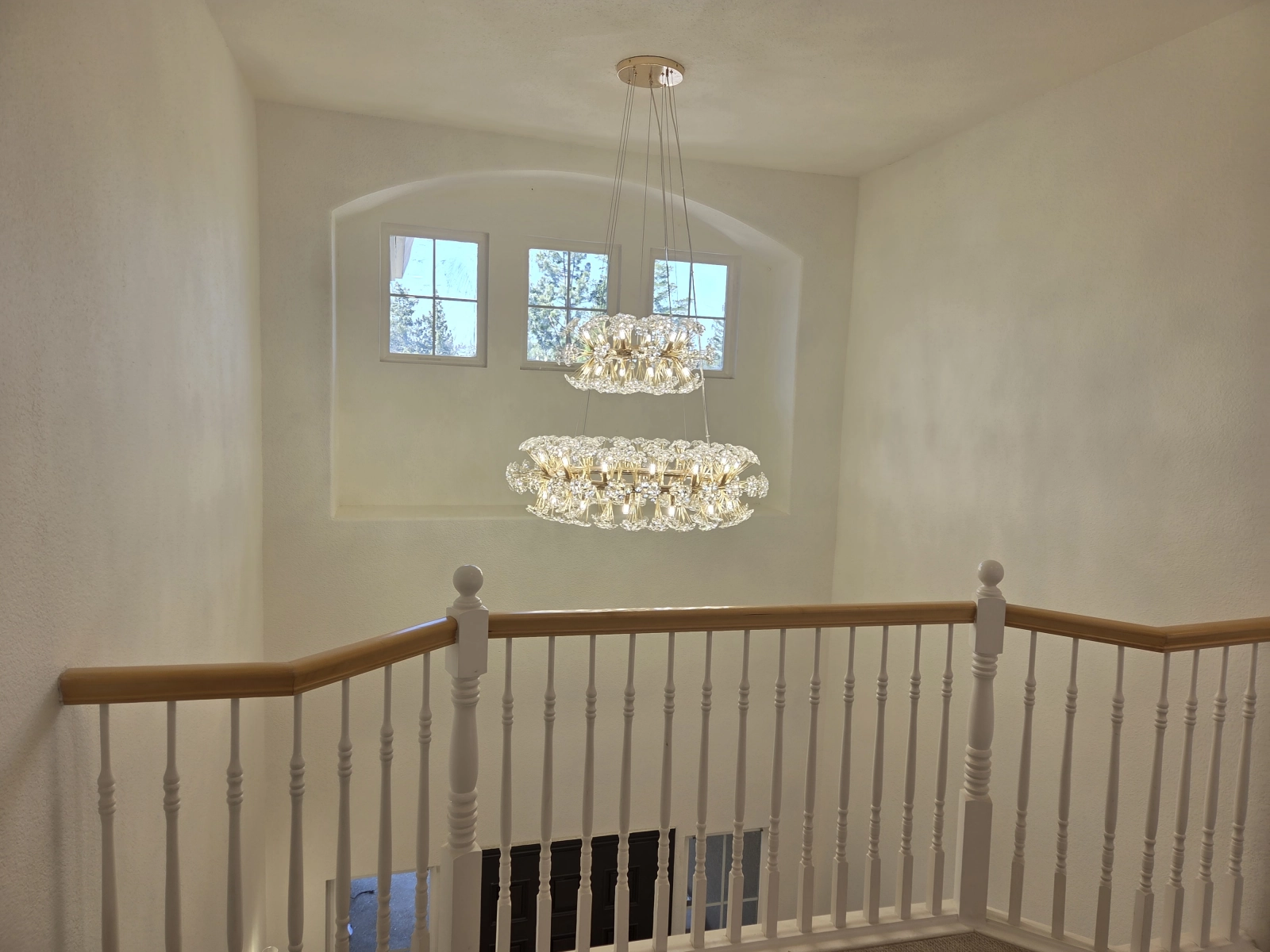 9Builders: Open Living Area with Ample Natural Light and Modern Lighting Fixtures