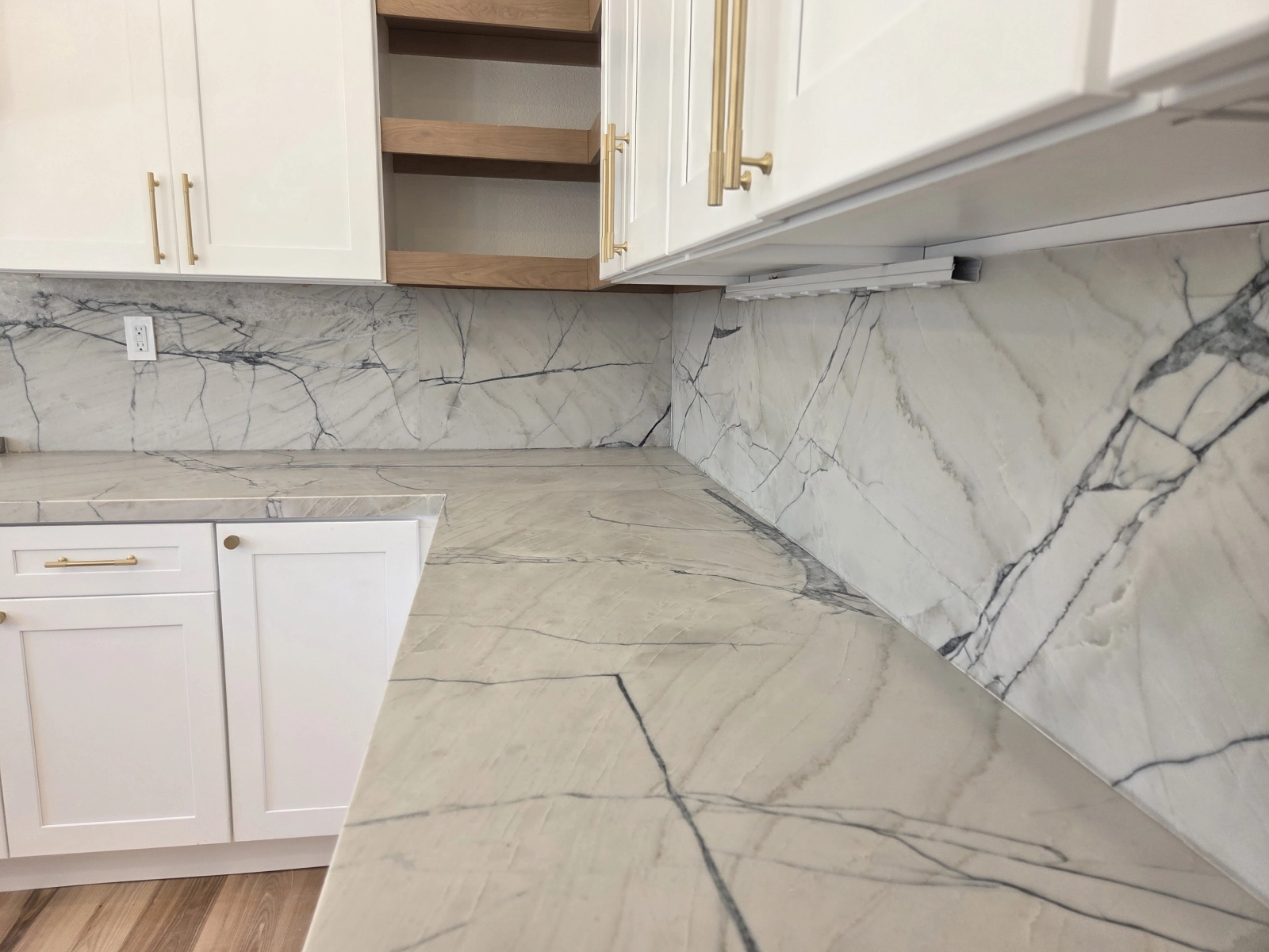 9Builders: Sleek Marble and Gold Accents in a Contemporary Kitchen