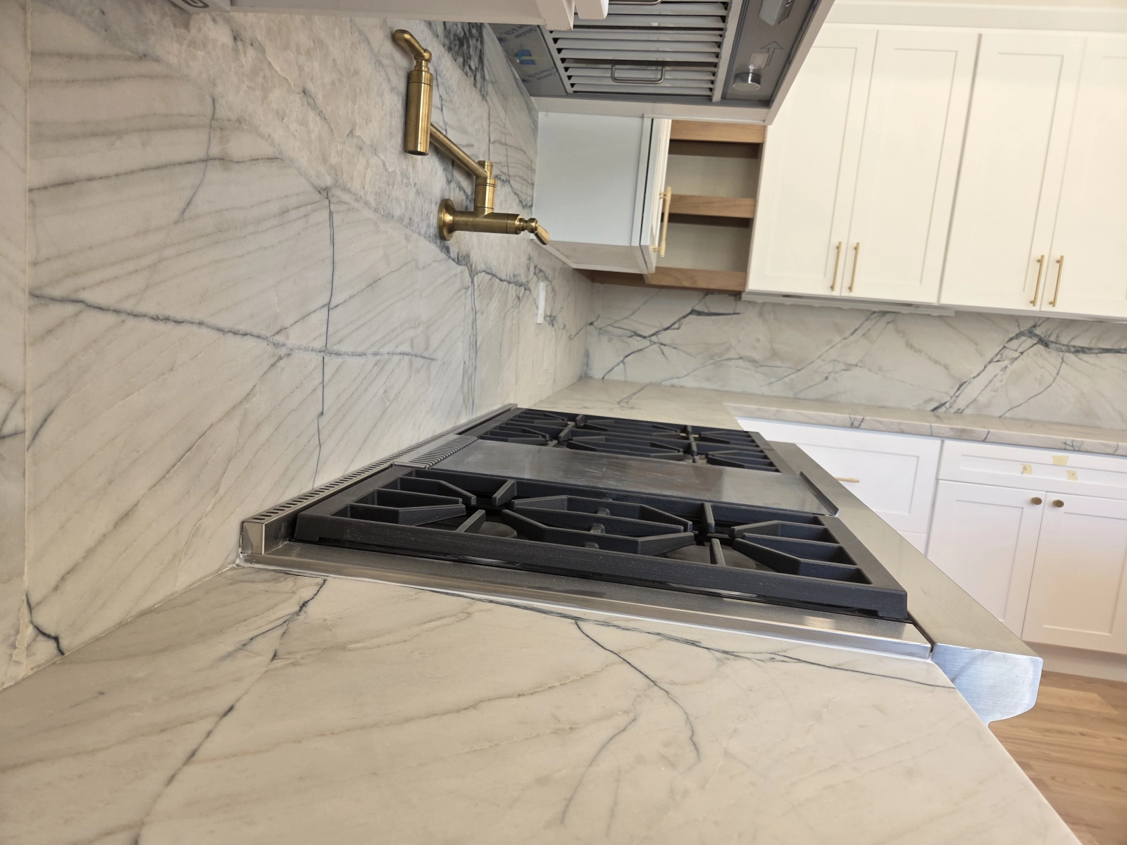 9Builders: Stylish Kitchen Remodel with Ample Storage and Luxury Details