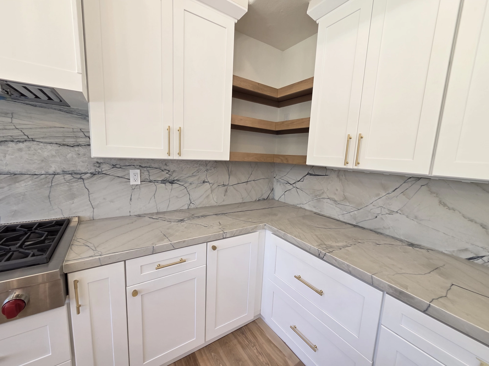 9Builders: Modern Open Concept Kitchen with Spacious Layout and Marble Countertops