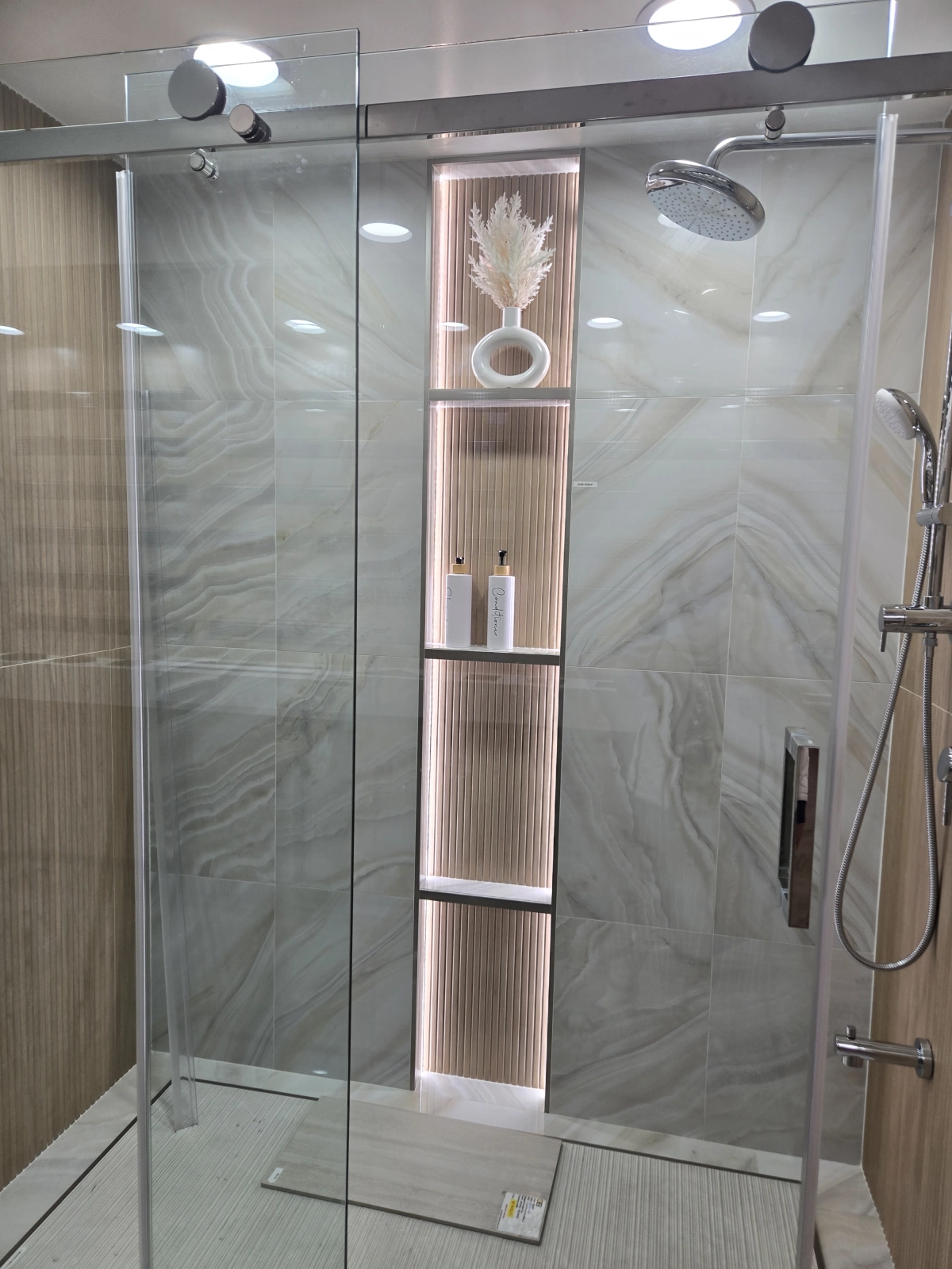 Modern Bathroom Design with Sleek Tilework